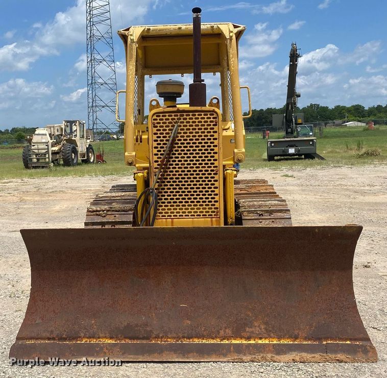 image for item DI7835 1985 John Deere 450E  dozer