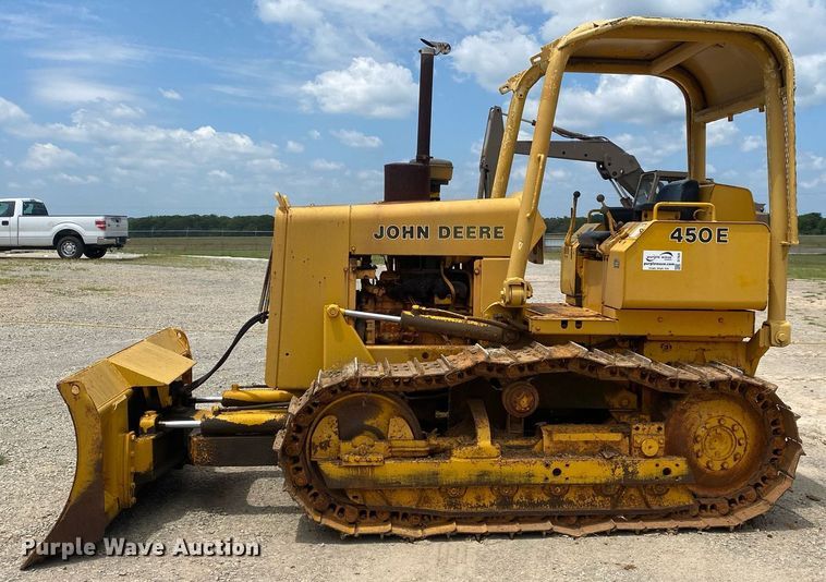image for item DI7835 1985 John Deere 450E  dozer