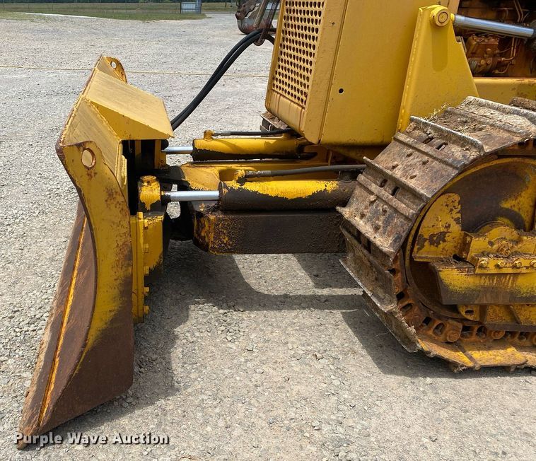 image for item DI7835 1985 John Deere 450E  dozer