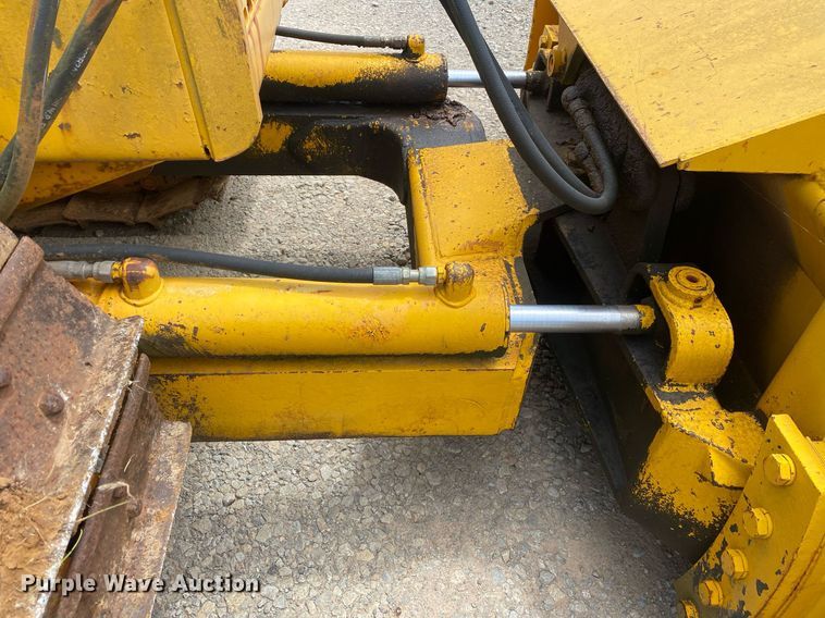 image for item DI7835 1985 John Deere 450E  dozer