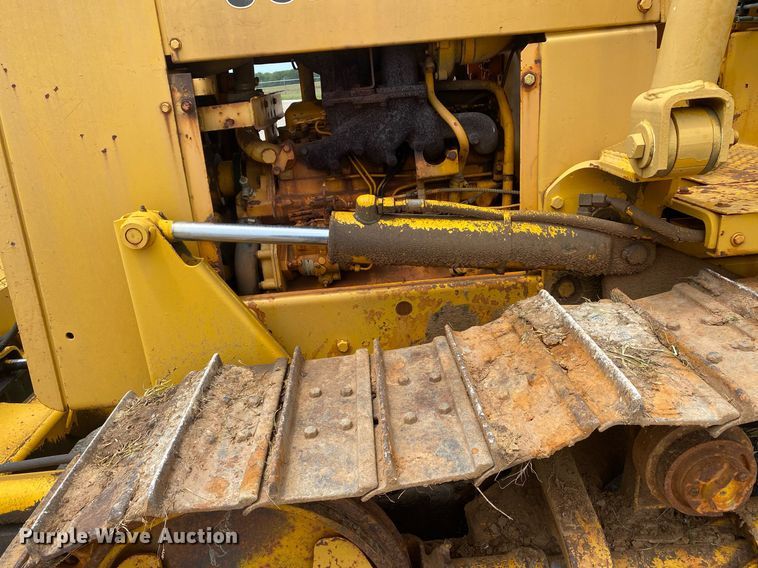 image for item DI7835 1985 John Deere 450E  dozer