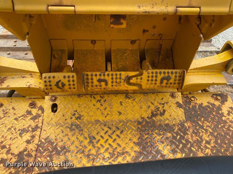 image for item DI7835 1985 John Deere 450E  dozer