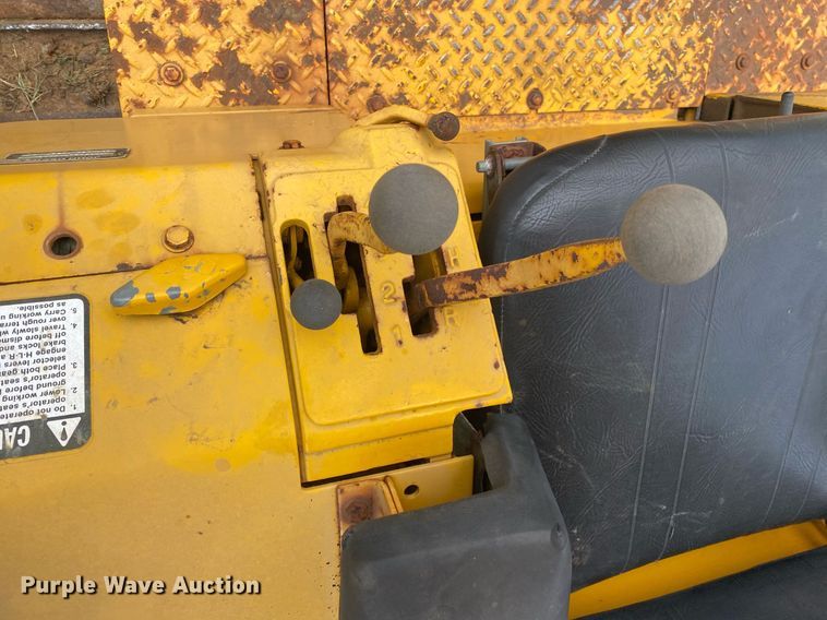 image for item DI7835 1985 John Deere 450E  dozer