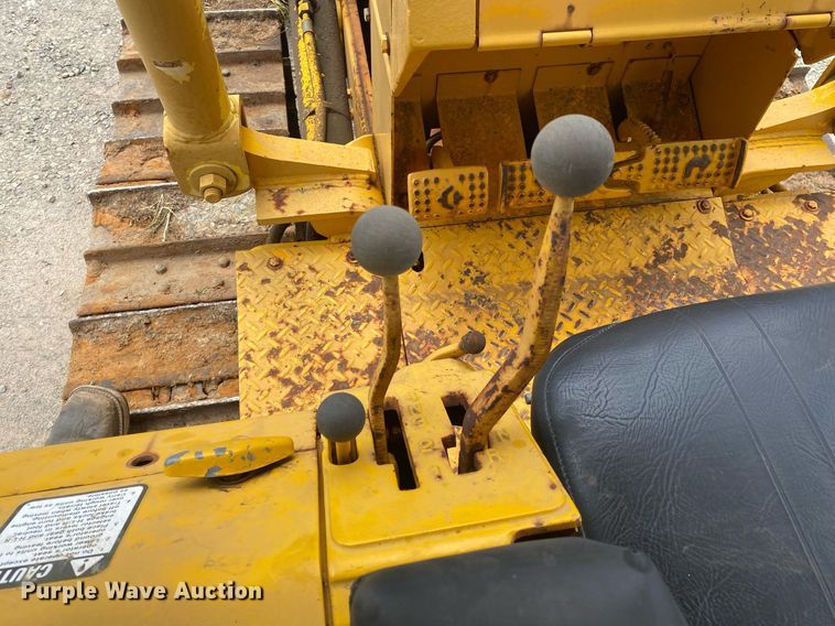 image for item DI7835 1985 John Deere 450E  dozer