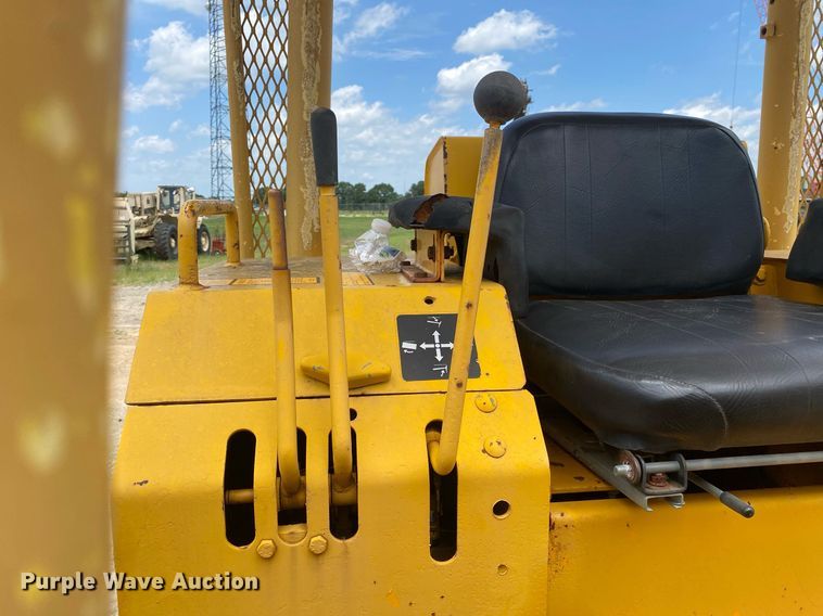 image for item DI7835 1985 John Deere 450E  dozer