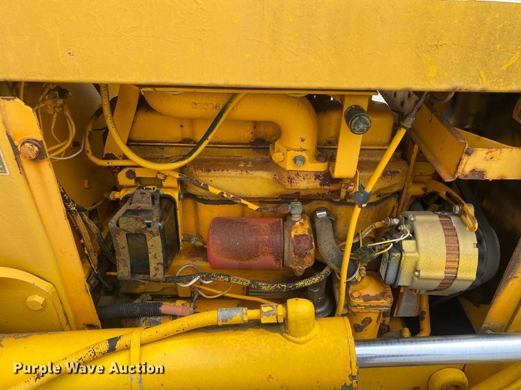 image for item DI7835 1985 John Deere 450E  dozer