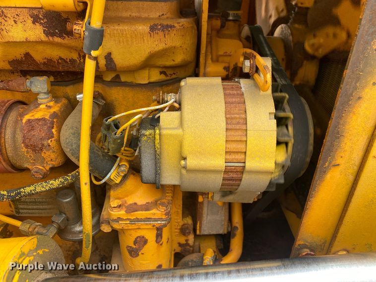 image for item DI7835 1985 John Deere 450E  dozer