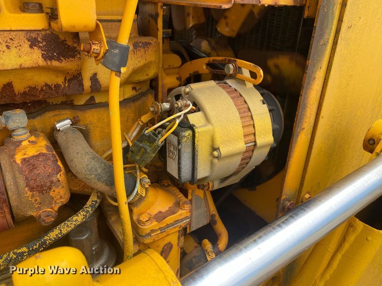 image for item DI7835 1985 John Deere 450E  dozer