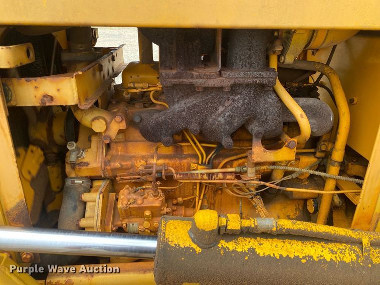 image for item DI7835 1985 John Deere 450E  dozer
