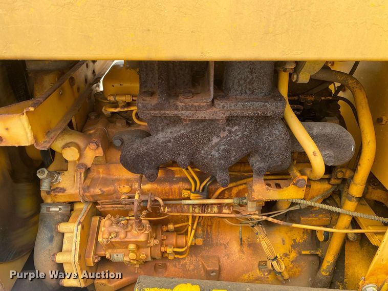 image for item DI7835 1985 John Deere 450E  dozer