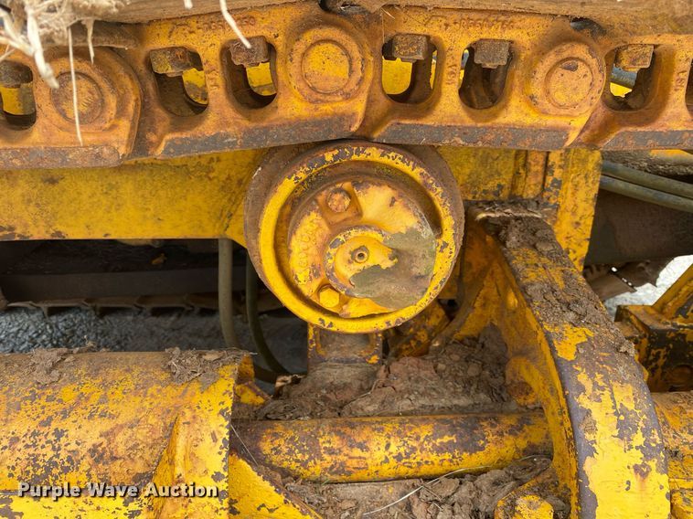 image for item DI7835 1985 John Deere 450E  dozer