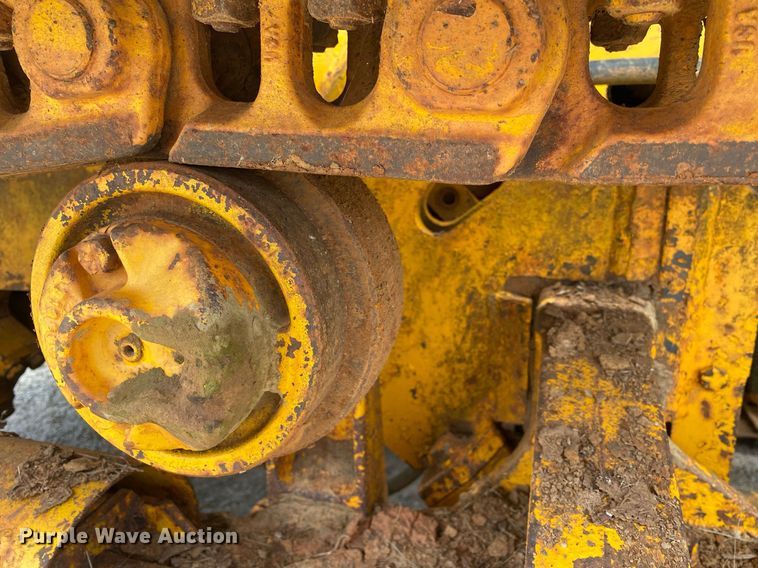 image for item DI7835 1985 John Deere 450E  dozer