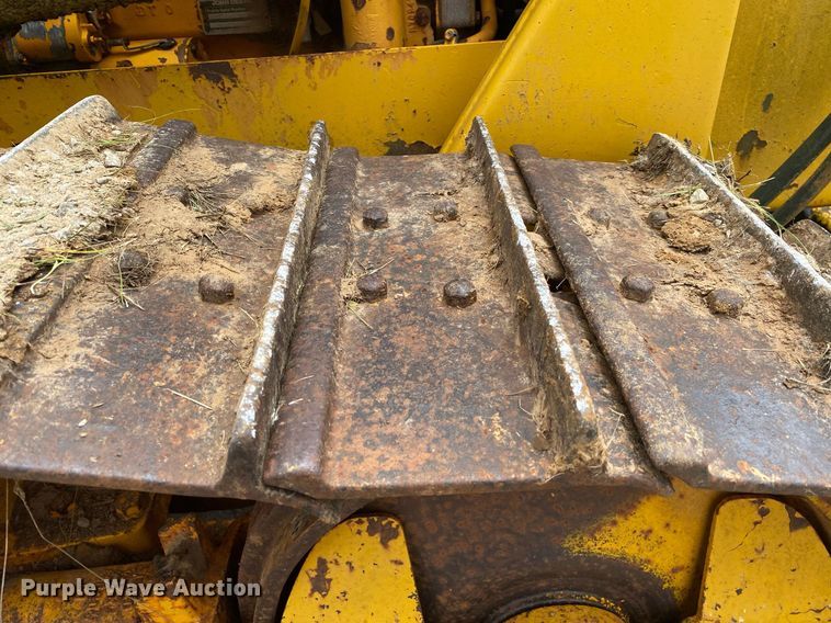 image for item DI7835 1985 John Deere 450E  dozer