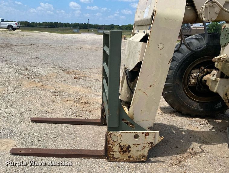 image for item DI7836 1990 SkyTrak 600M  telehandler