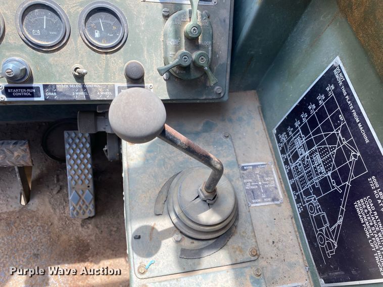 image for item DI7836 1990 SkyTrak 600M  telehandler