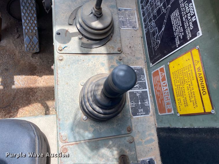 image for item DI7836 1990 SkyTrak 600M  telehandler