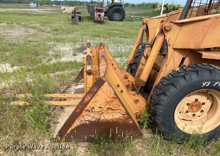 image for item DI7837 1981 Case 1835  skid steer loader