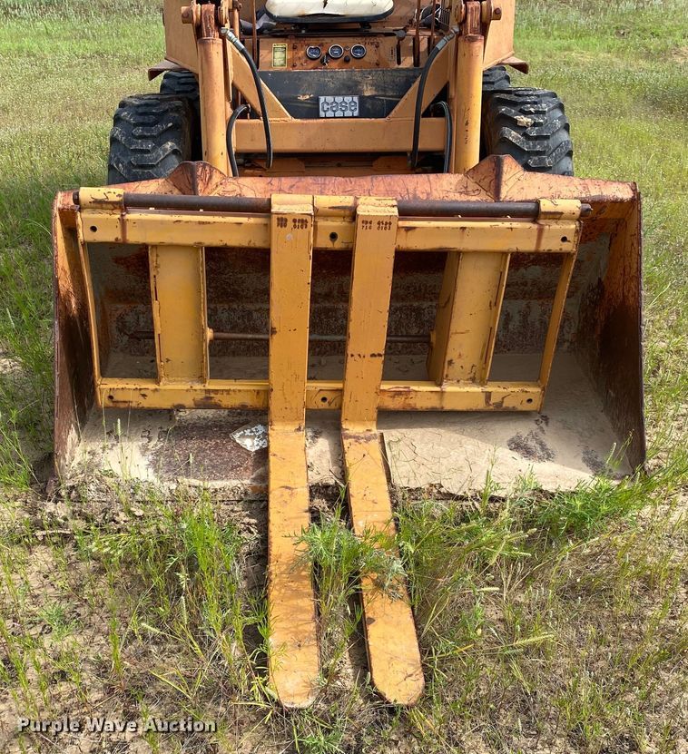 image for item DI7837 1981 Case 1835  skid steer loader