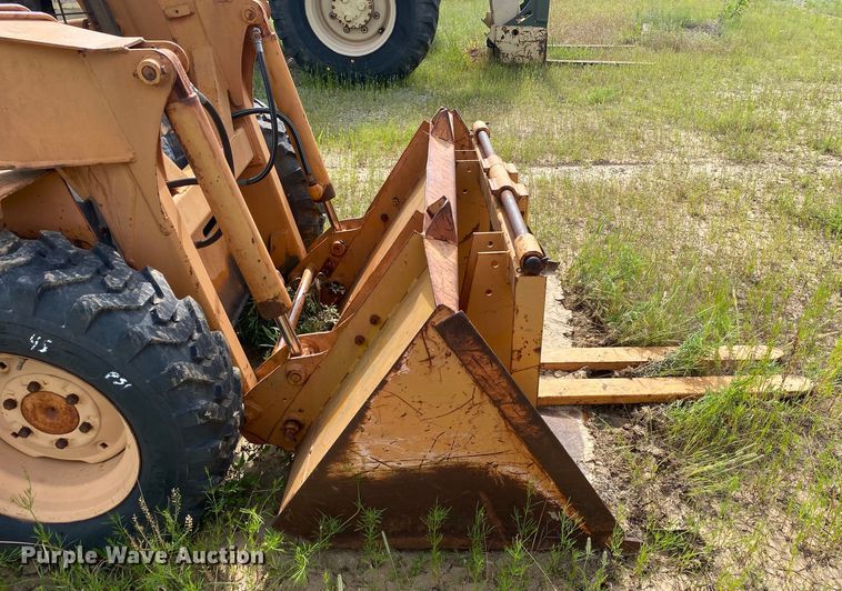 image for item DI7837 1981 Case 1835  skid steer loader