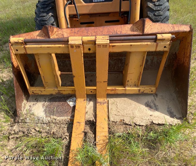 image for item DI7837 1981 Case 1835  skid steer loader