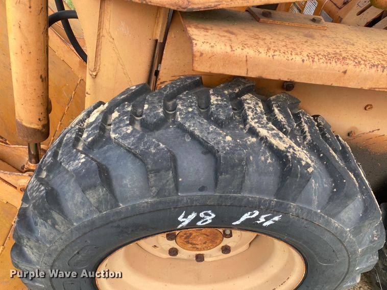 image for item DI7837 1981 Case 1835  skid steer loader