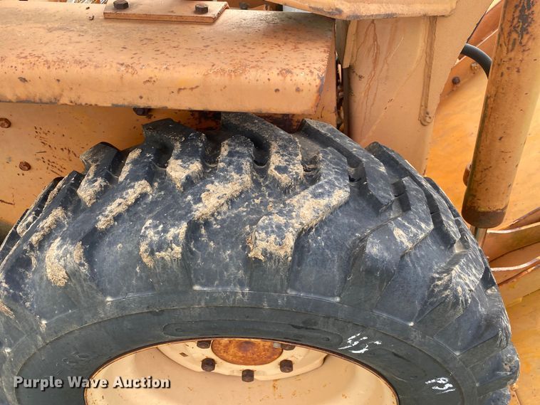 image for item DI7837 1981 Case 1835  skid steer loader