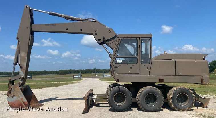 image for item DI7838 1987 John Deere 690CR  wheeled excavator