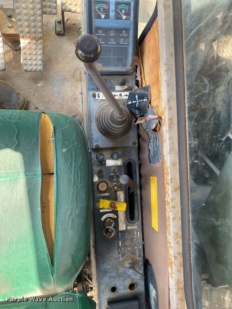 image for item DI7838 1987 John Deere 690CR  wheeled excavator