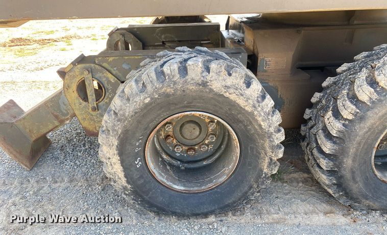 image for item DI7838 1987 John Deere 690CR  wheeled excavator