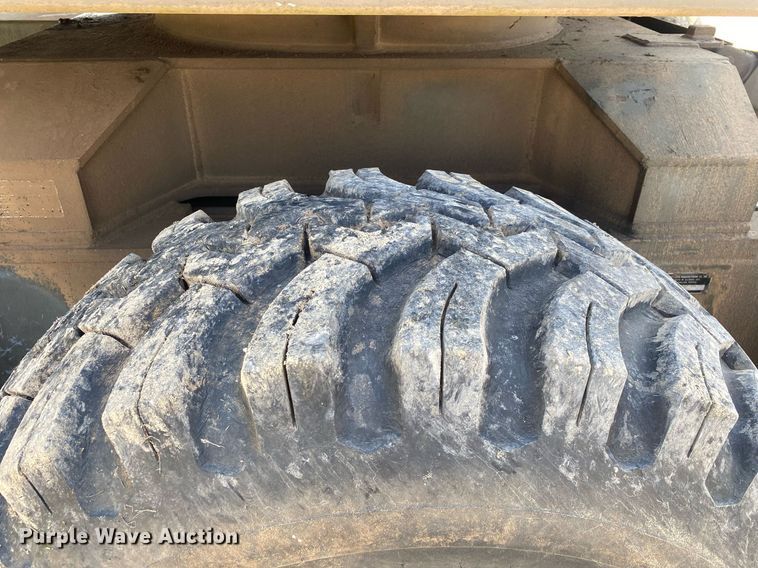 image for item DI7838 1987 John Deere 690CR  wheeled excavator