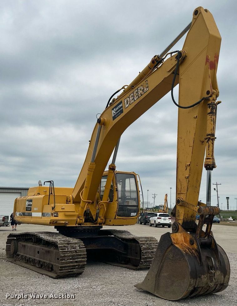 image for item DI7857 2001 John Deere 370  excavator