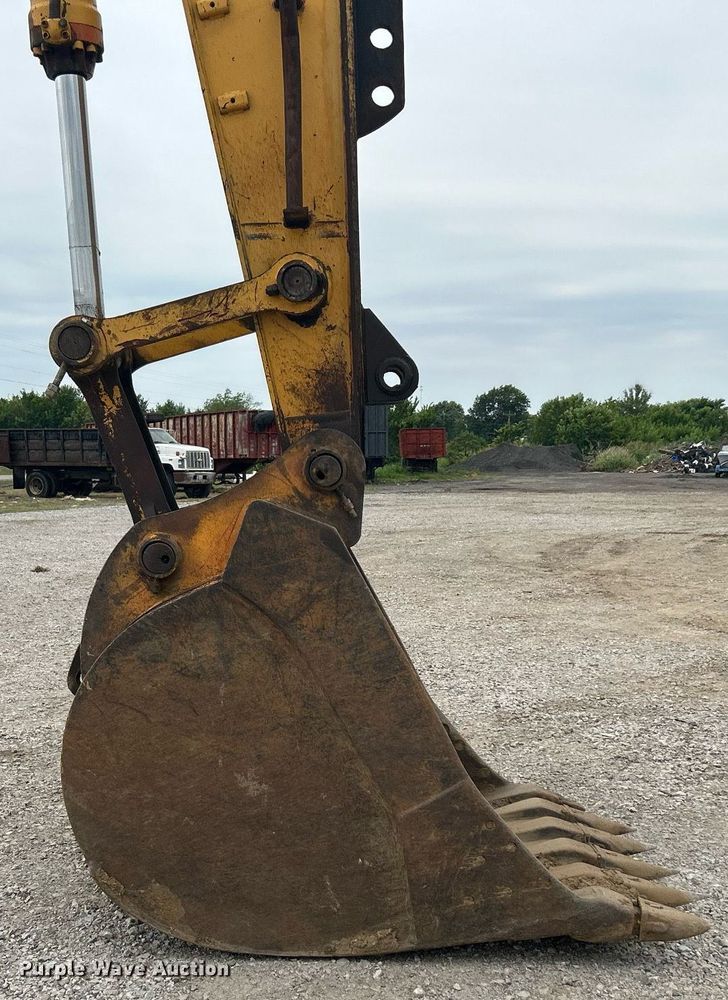 image for item DI7857 2001 John Deere 370  excavator