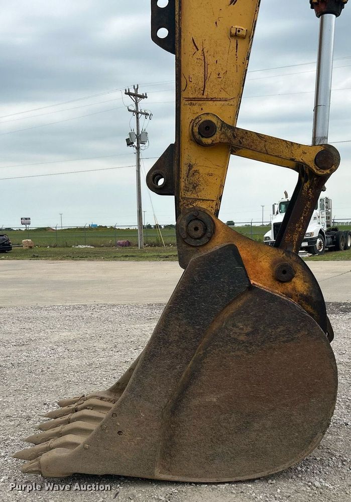 image for item DI7857 2001 John Deere 370  excavator