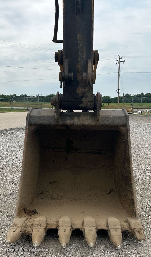 image for item DI7857 2001 John Deere 370  excavator