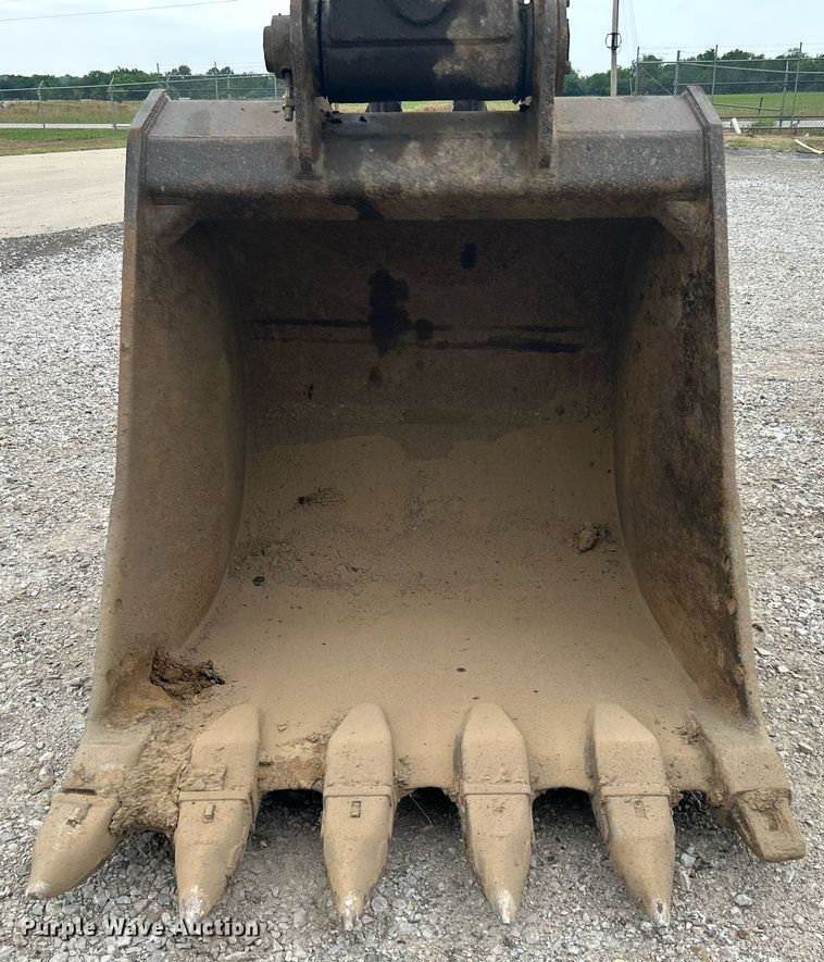 image for item DI7857 2001 John Deere 370  excavator