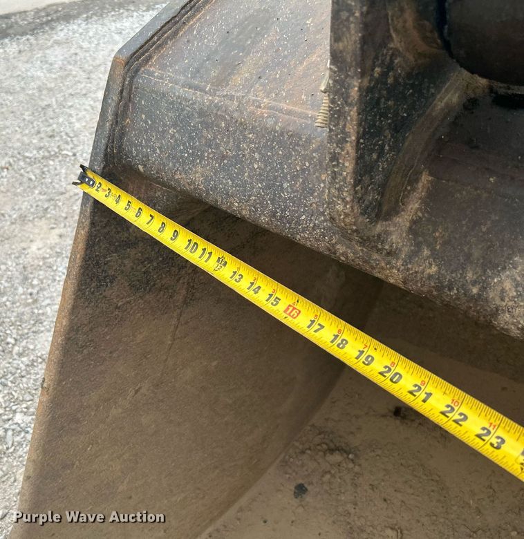 image for item DI7857 2001 John Deere 370  excavator