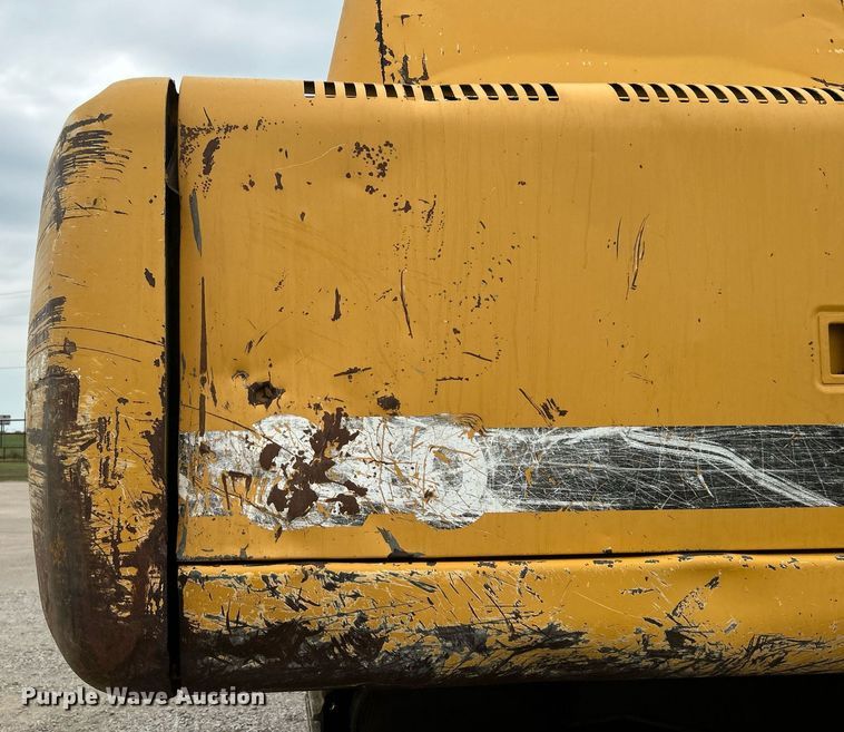 image for item DI7857 2001 John Deere 370  excavator