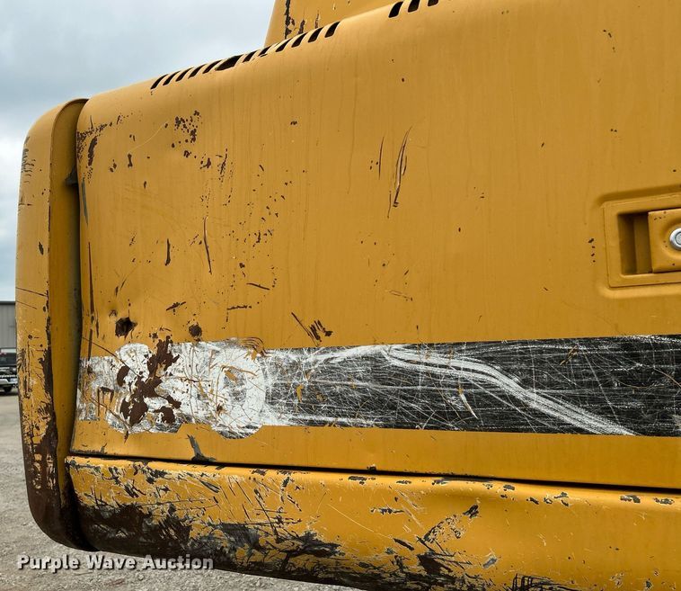 image for item DI7857 2001 John Deere 370  excavator