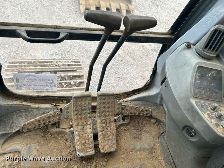 image for item DI7857 2001 John Deere 370  excavator