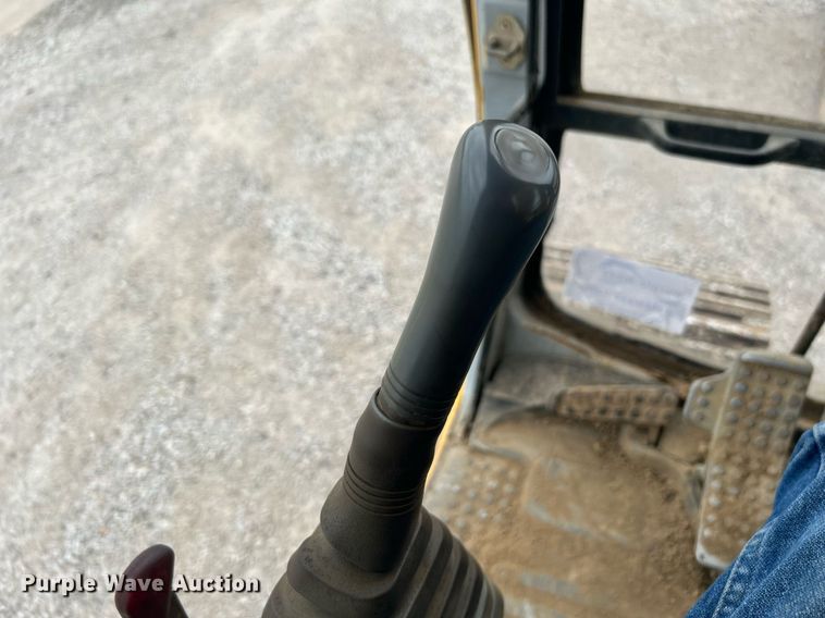 image for item DI7857 2001 John Deere 370  excavator