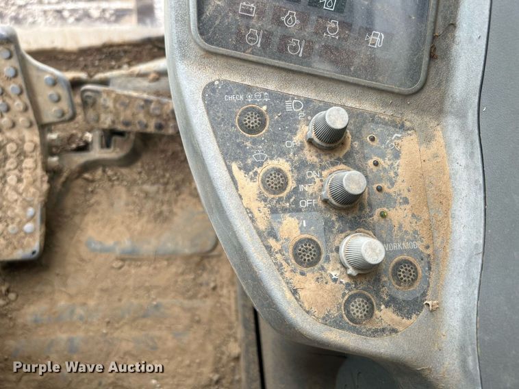 image for item DI7857 2001 John Deere 370  excavator