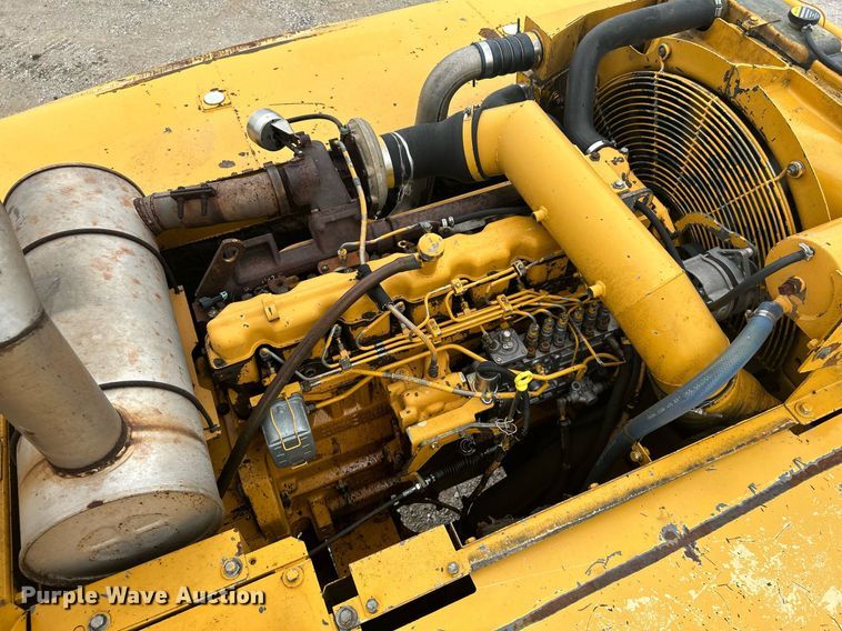 image for item DI7857 2001 John Deere 370  excavator