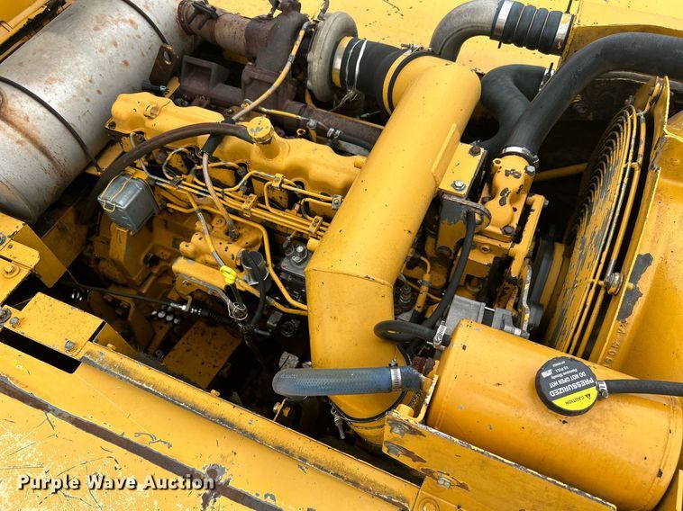 image for item DI7857 2001 John Deere 370  excavator