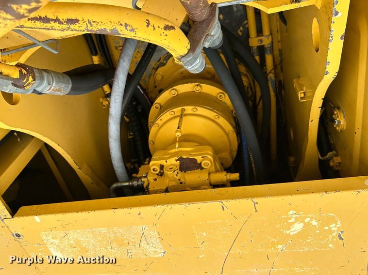 image for item DI7857 2001 John Deere 370  excavator