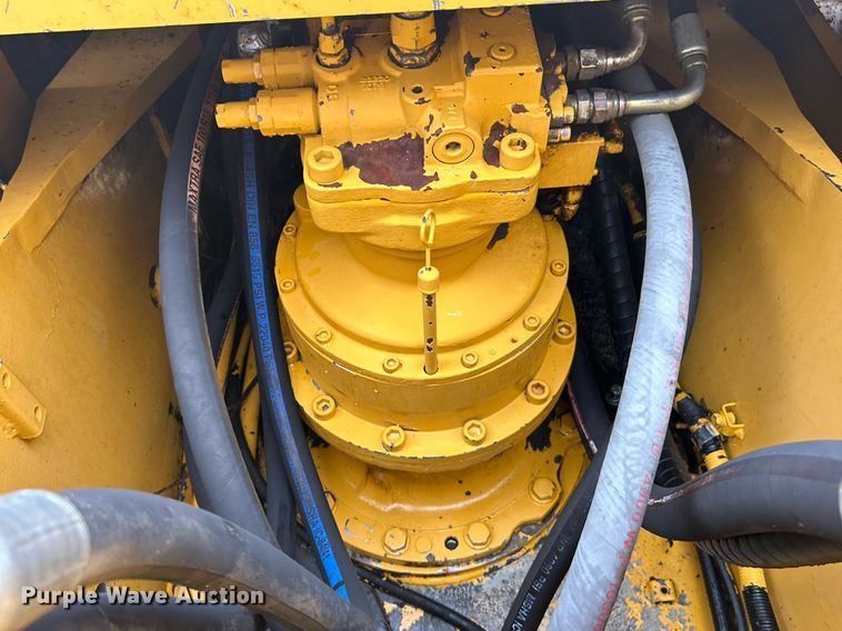 image for item DI7857 2001 John Deere 370  excavator