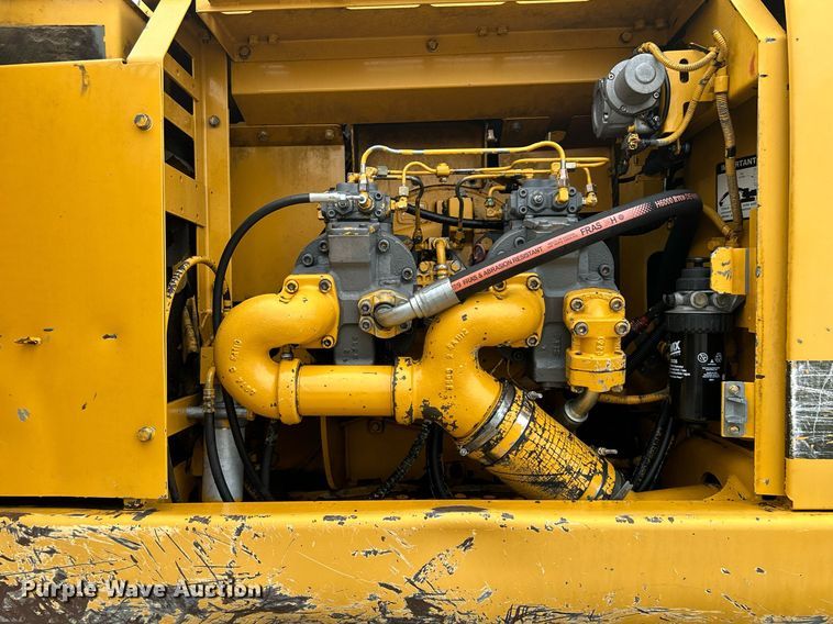 image for item DI7857 2001 John Deere 370  excavator