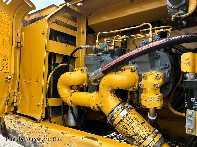 image for item DI7857 2001 John Deere 370  excavator