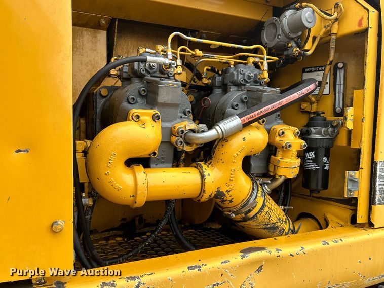 image for item DI7857 2001 John Deere 370  excavator