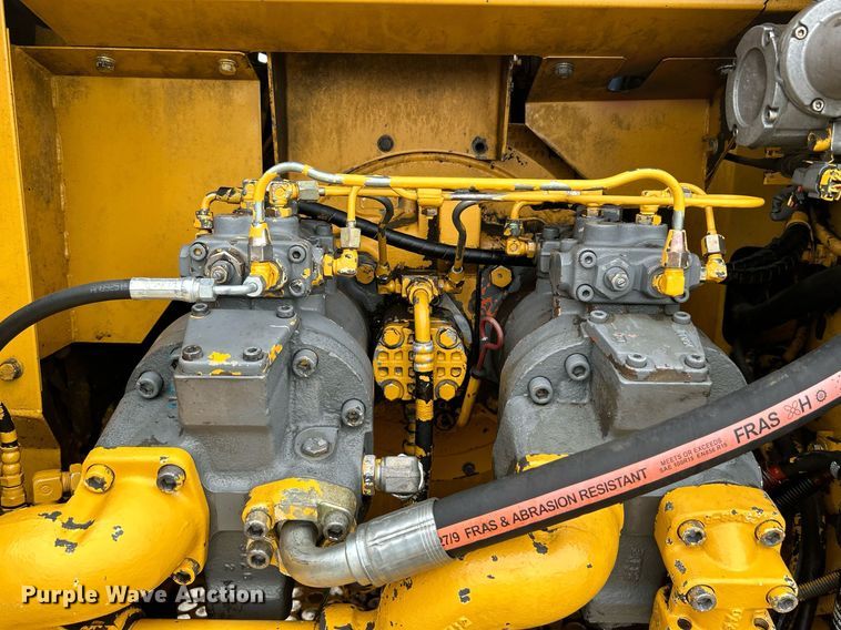 image for item DI7857 2001 John Deere 370  excavator