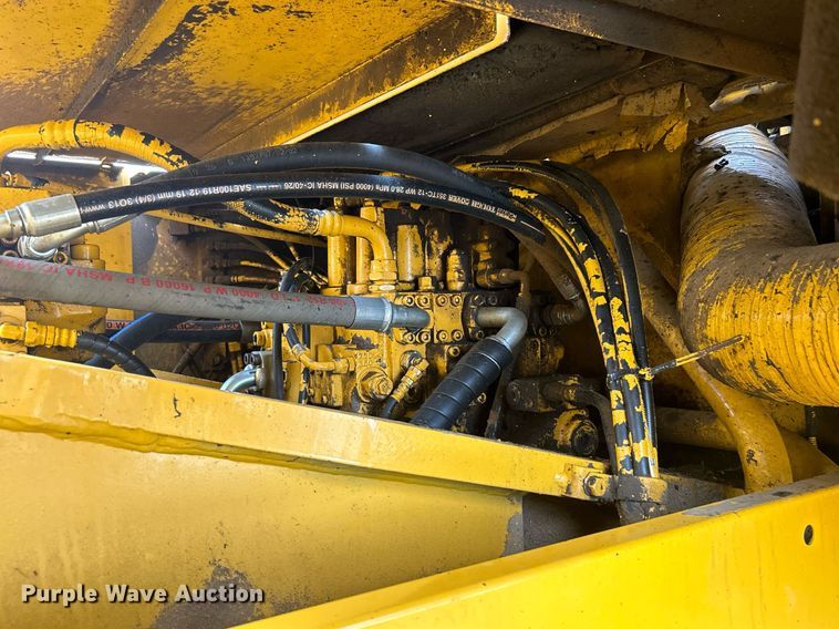 image for item DI7857 2001 John Deere 370  excavator